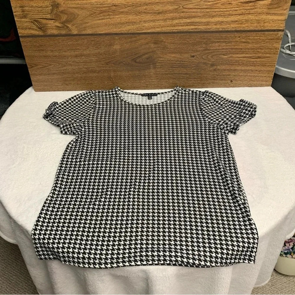 Como Black houndstooth top size small cute silver buttons on sleeves - Picture 8 of 8
